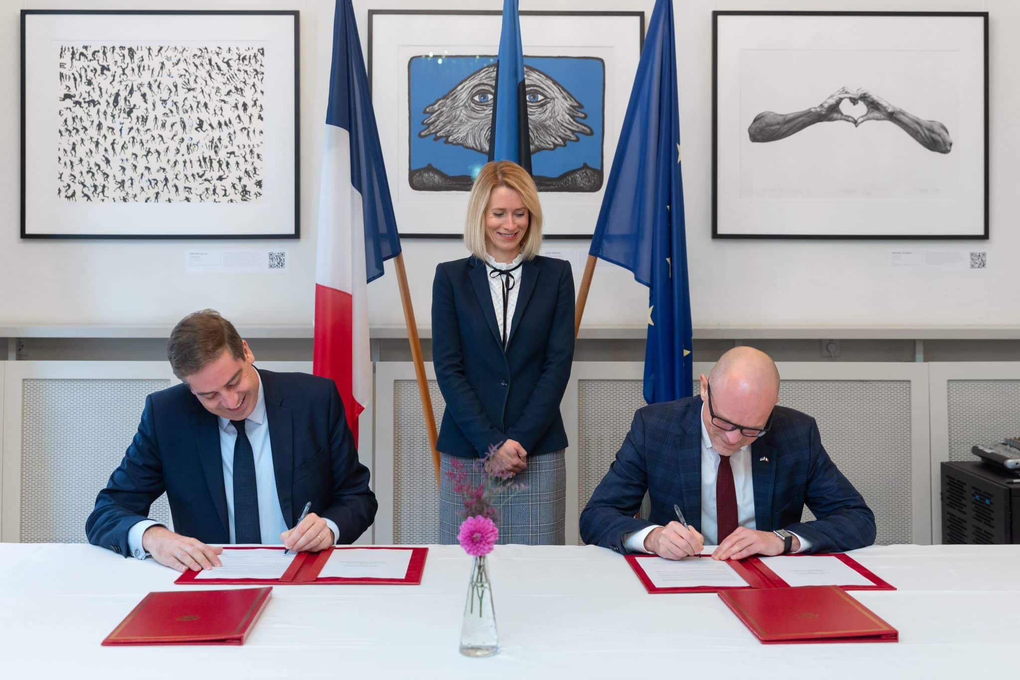 Olivier Becht (French Minister for Foreign Trade, Economic Attractiveness and French Nationals Abroad), Kaja Kallas (Prime Minister of Estonia) and Tiit Riisalo (Estonian Minister of Economic Affairs and Information Technology)